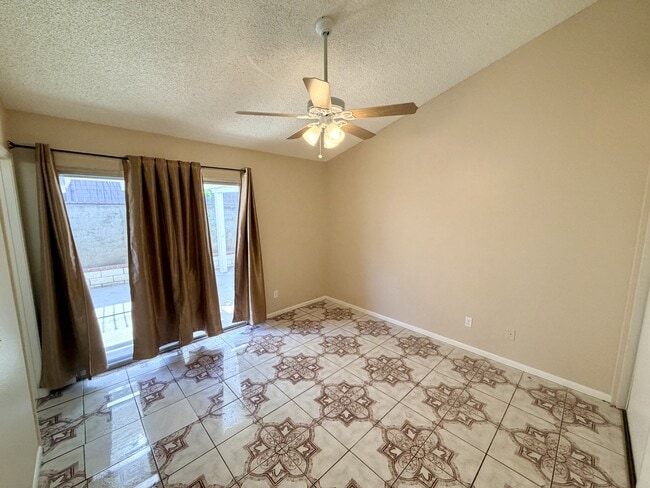 Building Photo - 2036 Orchard Dr