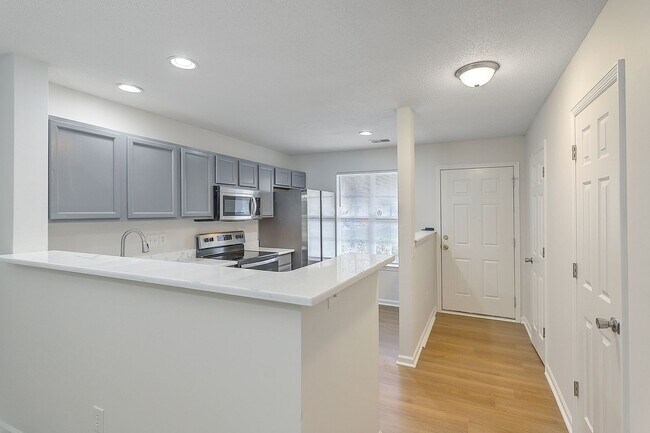 Building Photo - 8047 Shadow Oak Dr