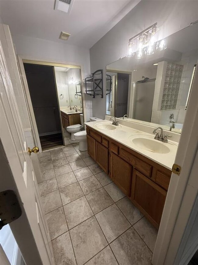 Building Photo - Very Nice 3 Bedroom Home in Hendersonville!