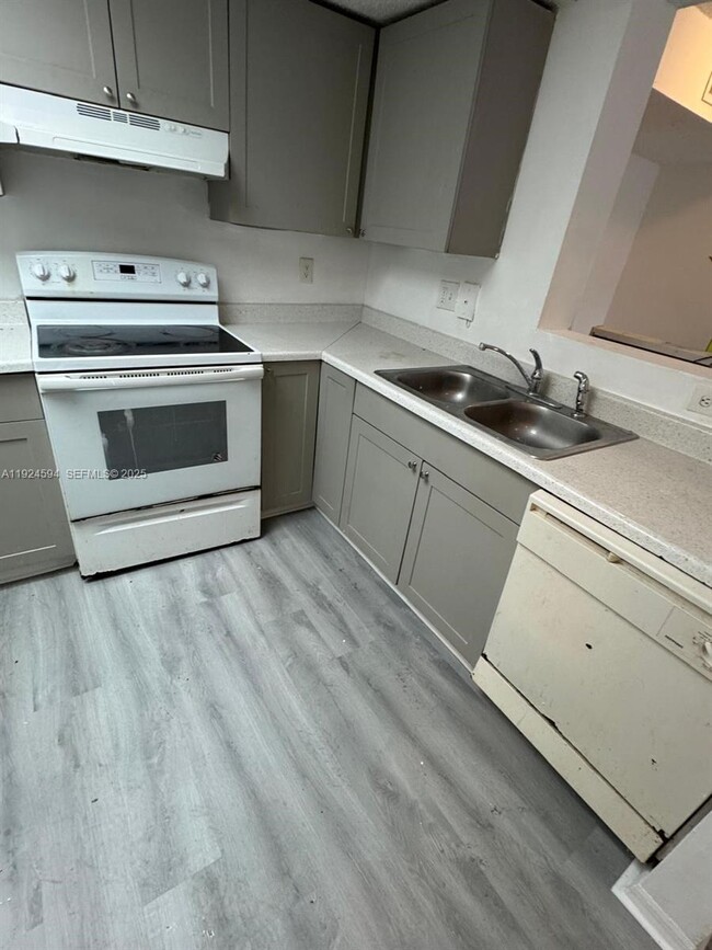 Building Photo - 8965 Okeechobee Blvd