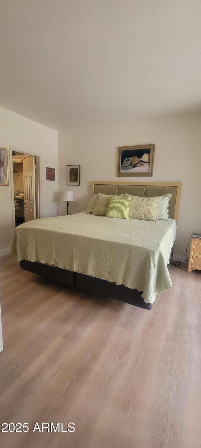 Building Photo - 9708 E Vía Linda