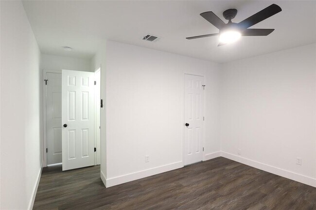 Building Photo - 7706 Garsee Dr