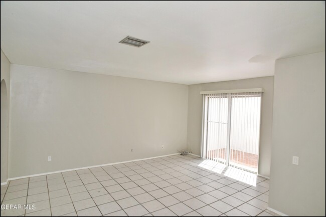 Building Photo - 10415 Ashwood Dr