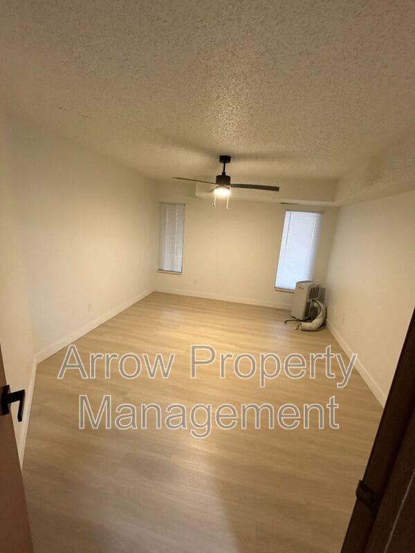 Building Photo - 205 E Arbor Ave