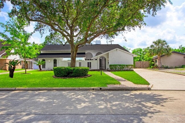 Primary Photo - 18330 Cape Bahamas Ln