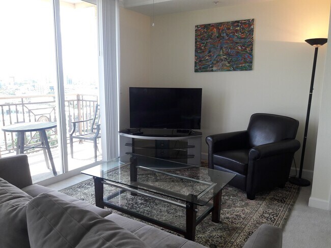 Building Photo - DOWNTOWN SARASOTA ANNUAL TURNKEY FURNISHED...