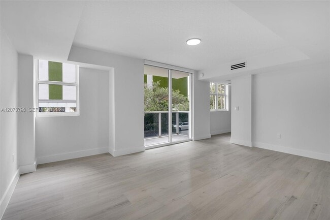 Building Photo - 601 NE 23rd St