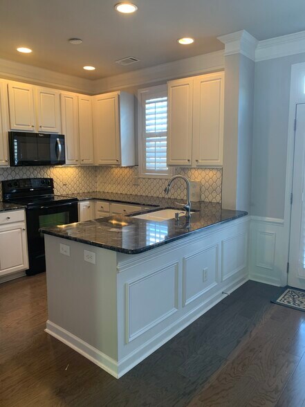 Building Photo - 16918 Summers Walk Blvd