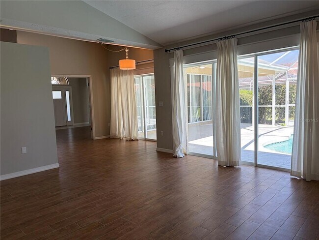 Building Photo - 5828 Sandy Pointe Dr