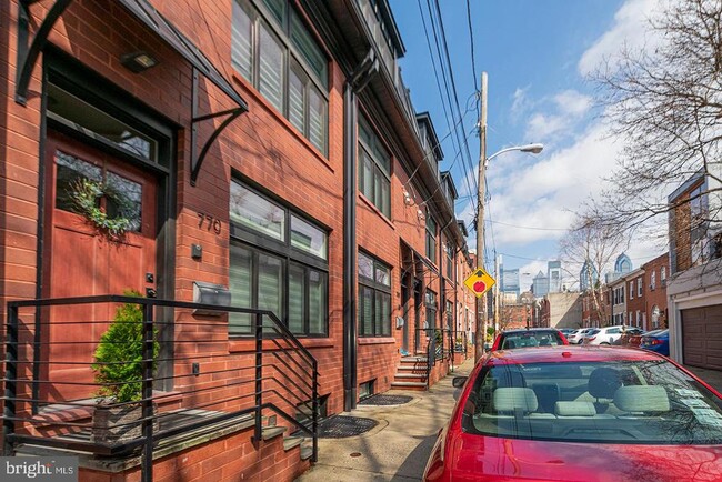 Building Photo - 770 Dorrance St