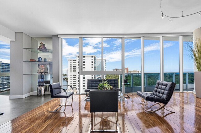 Building Photo - 715 Bayshore Dr