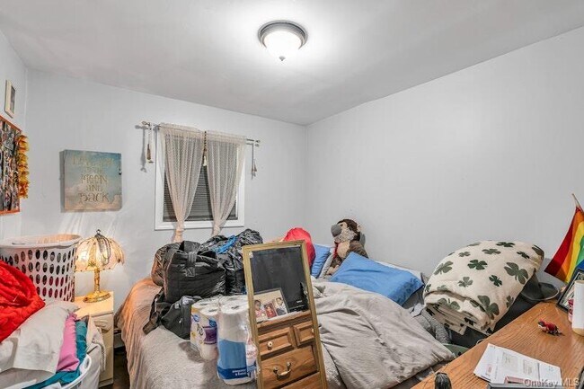 Building Photo - 13 Carr Ln