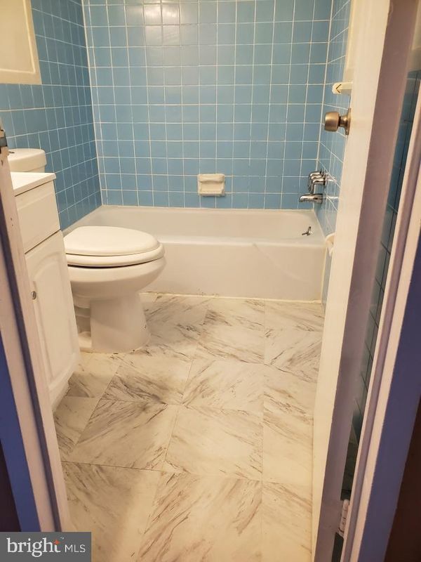 Building Photo - 3450 Toledo Terrace