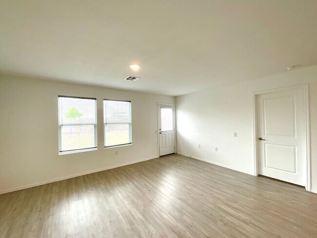 Building Photo - 615 Bean Bnd