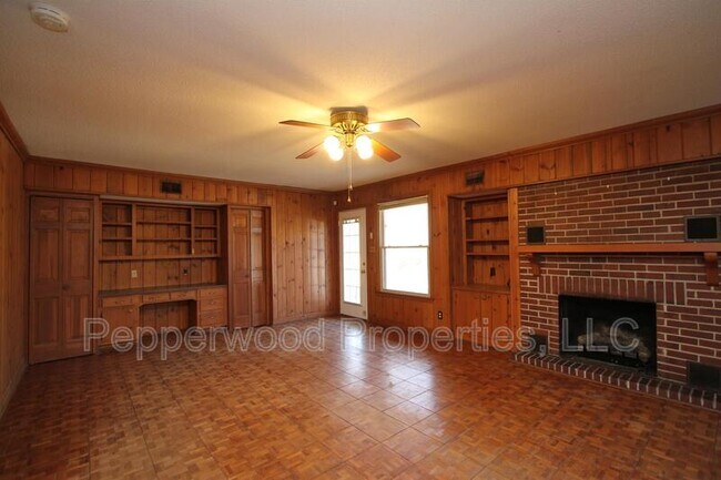Building Photo - 327 N Park Dr