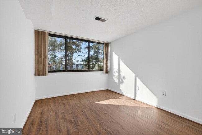 Building Photo - 16 S Van Dorn St