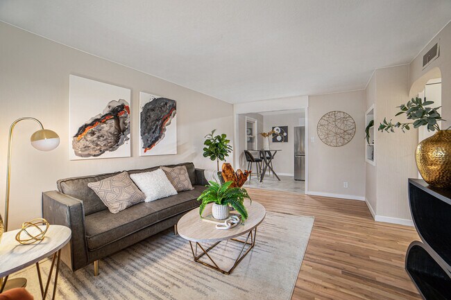 Building Photo - 720 W Washington St