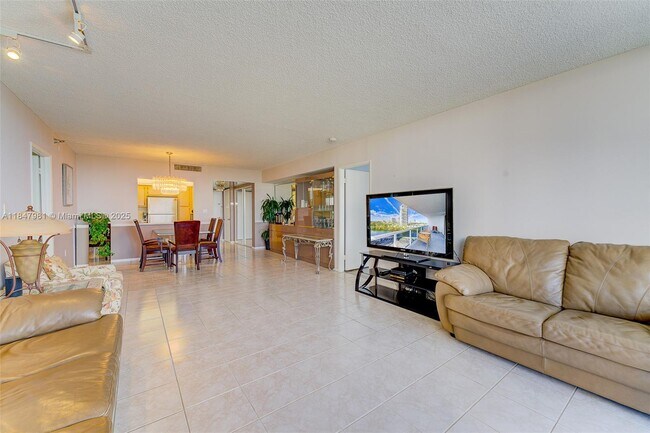Building Photo - 20515 E Country Club Dr