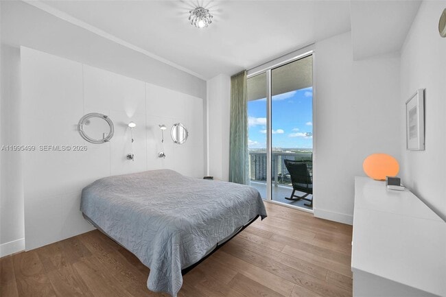 Building Photo - 15901 Collins Ave