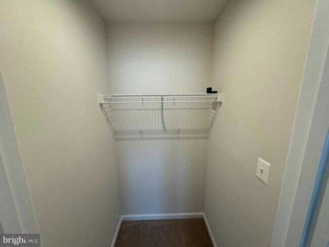 Building Photo - 147 Presidents Pointe Ave