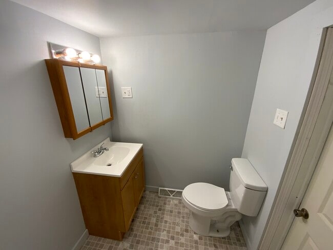 Building Photo - 624 Grant St