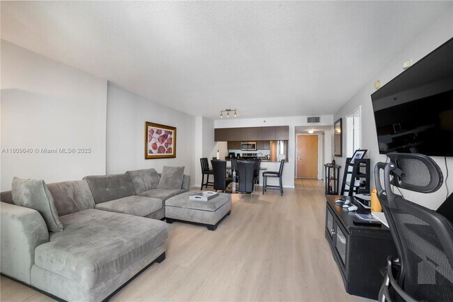 Building Photo - 1200 Brickell Bay Dr