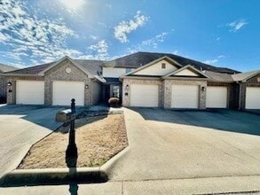 Building Photo - 6613 W Valley View Rd