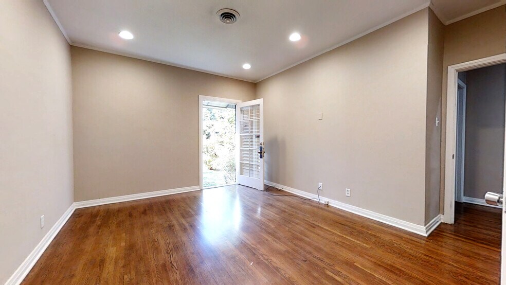 Building Photo - 123 N La Jolla Ave
