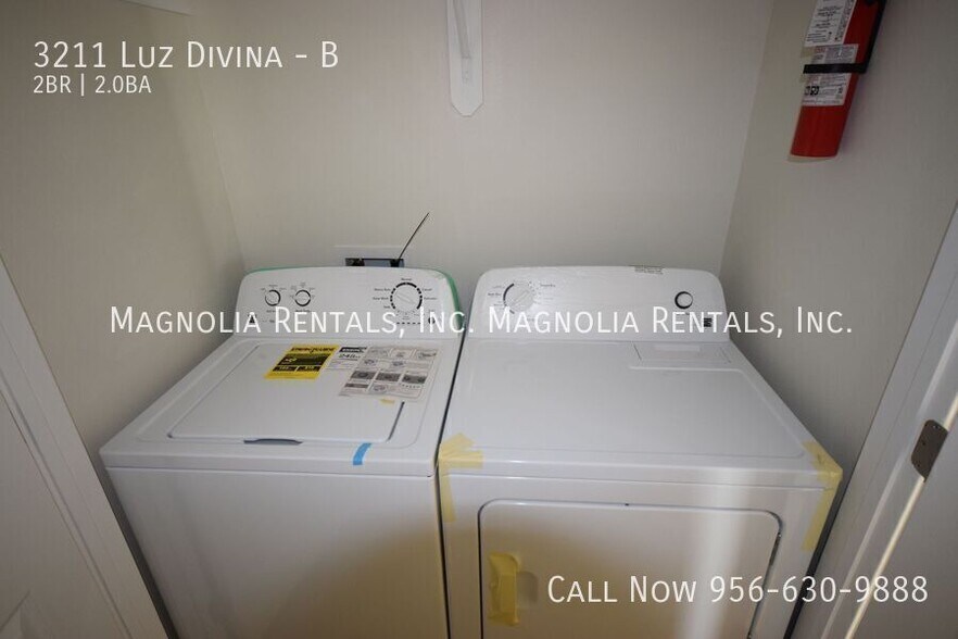 Building Photo - 3211 Luz Divina St