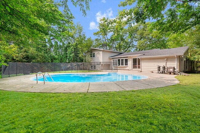 Building Photo - 146 Millbrook Ln