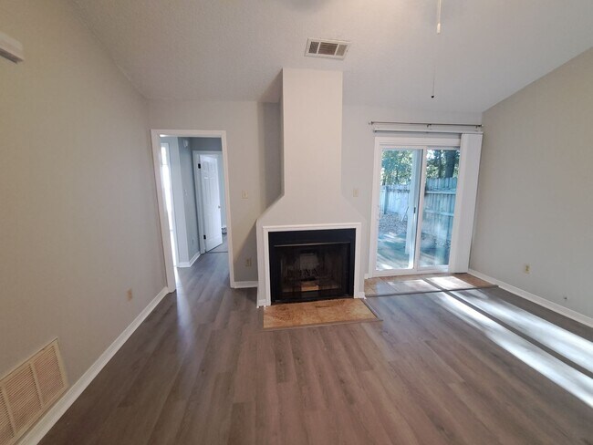 Building Photo - 6204 Forest Pines Dr