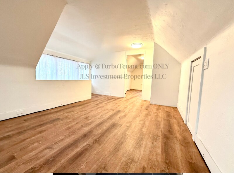 Building Photo - 341 N 6th Ave