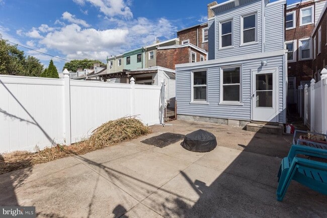 Building Photo - 1320 E Columbia Ave