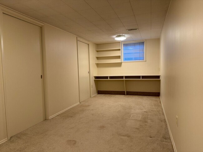 Building Photo - SPECIAL PROMOTION-Cozy 5 bedr 3 bath rambler with daylight basement, minutes to Somerset schools