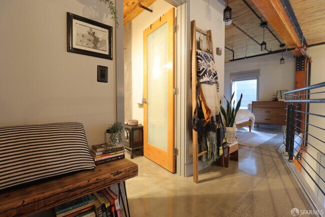 Building Photo - 6105 San Pablo Ave
