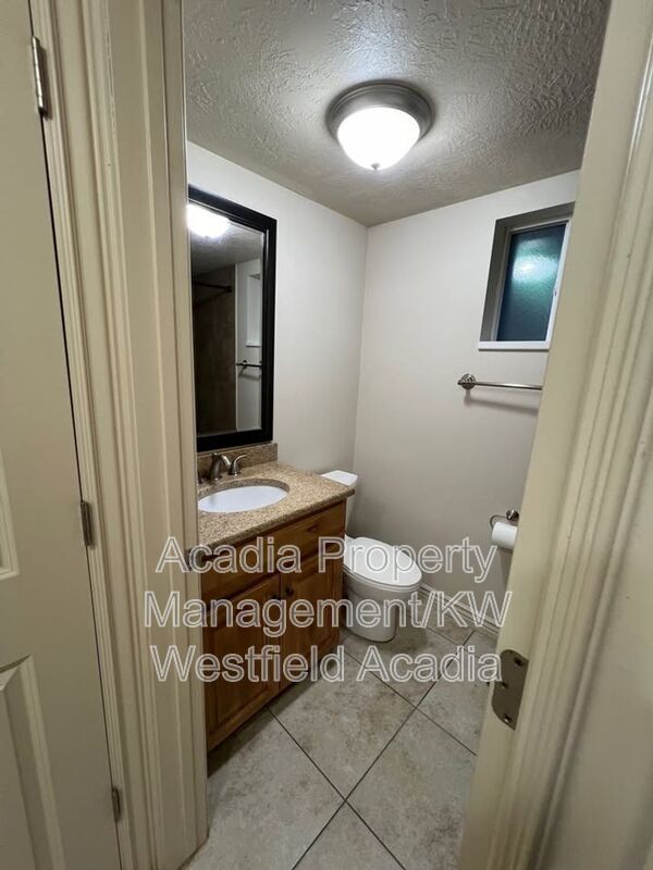 Building Photo - 315 E 600 S St