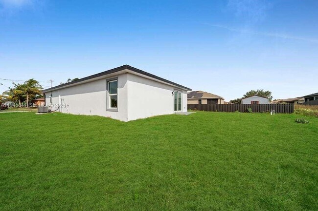 Building Photo - 3210 10th St SW