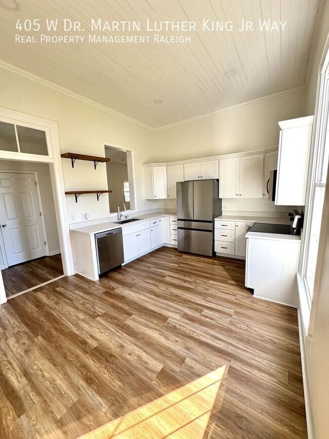 Building Photo - 405 W Dr. Martin Luther King Jr. Way