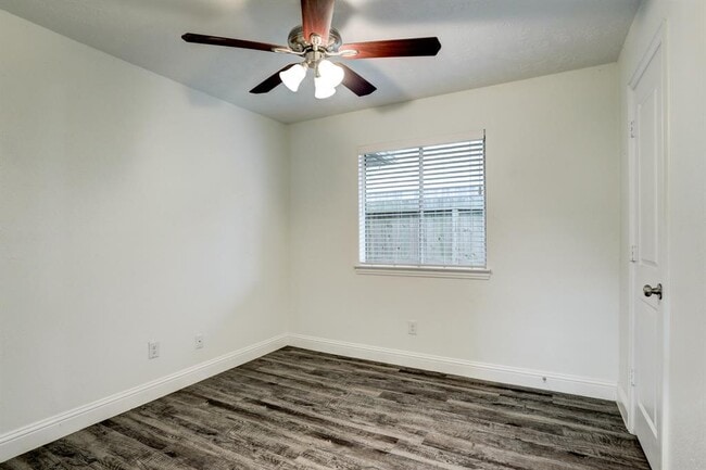 Building Photo - 219 Greenshire Dr