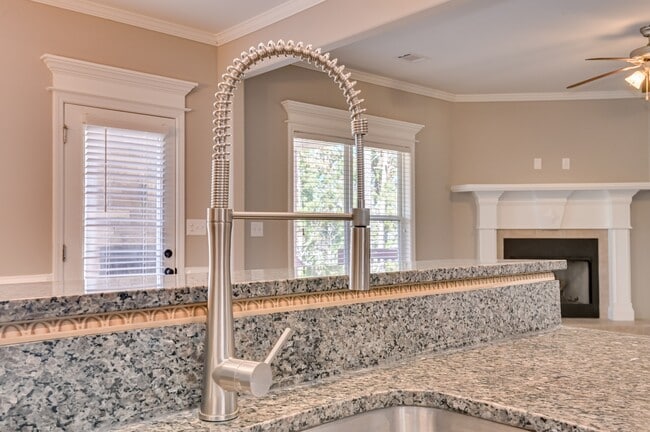 Building Photo - 848 Tyler Woods Dr