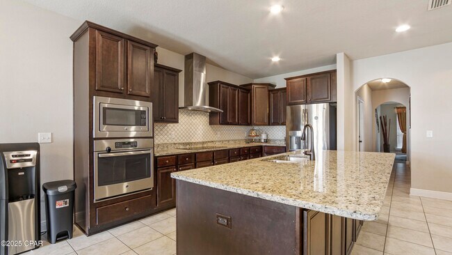 Building Photo - 221 S Shoreview Dr