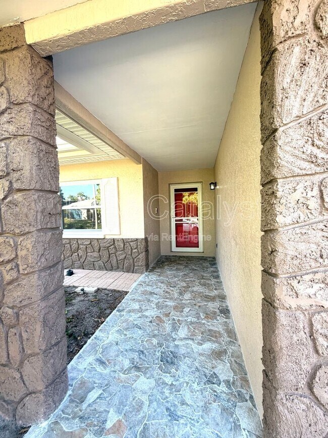 Building Photo - 1801 E Orangeside Rd
