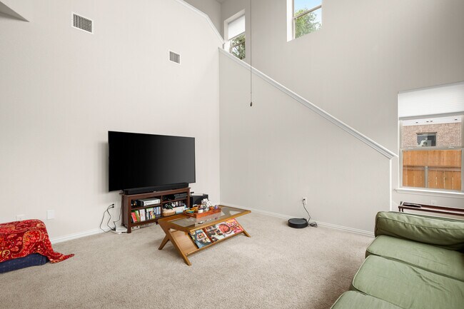 Building Photo - 918 Pittsburgh Dr