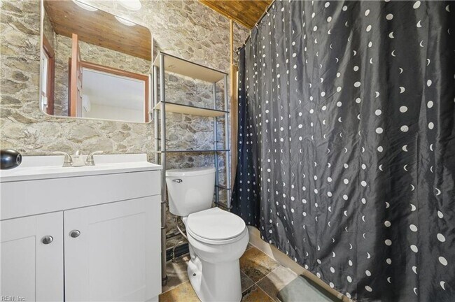 Building Photo - Charming 2 Bed, 2 Bath Home on Spacious Lot