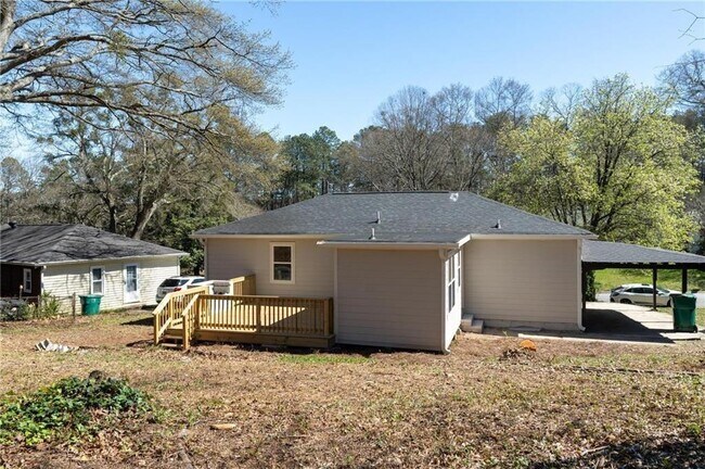 Building Photo - 2215 Gordon Cir