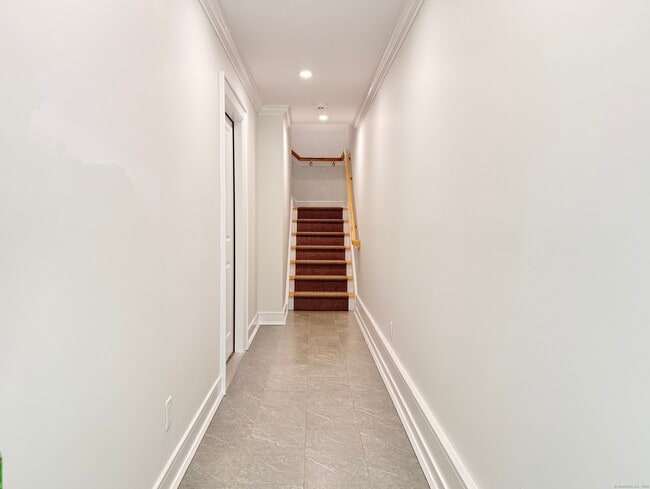 Building Photo - 24 Hoyt St