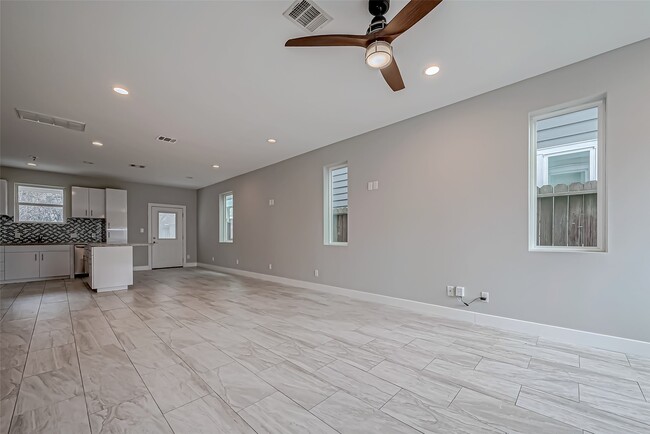 Building Photo - 119 E 32nd St