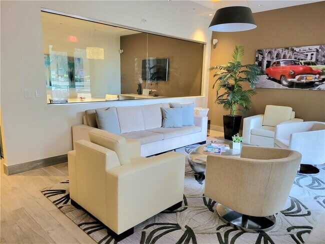 Building Photo - 999 SW 1st Ave