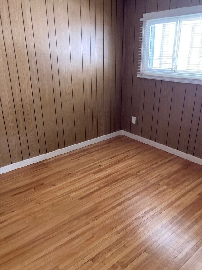 Building Photo - Nedrow remodeled 2 Bed ranch