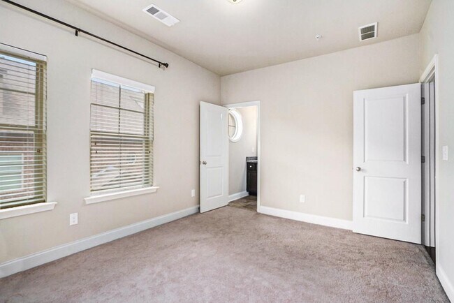Building Photo - 612 Luckett Ct